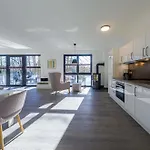 Rotmilan - Elegante Mit Balkon, Kamin & Wellness Am Krakower 크라코프암지