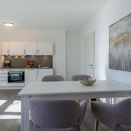 Insel Der Asanas - Elegante Mit Balkon, Kamin & Wellness Am Krakower