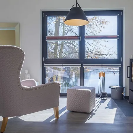 Apartment Rotmilan - Elegante Mit Balkon, Kamin & Wellness Am Krakower